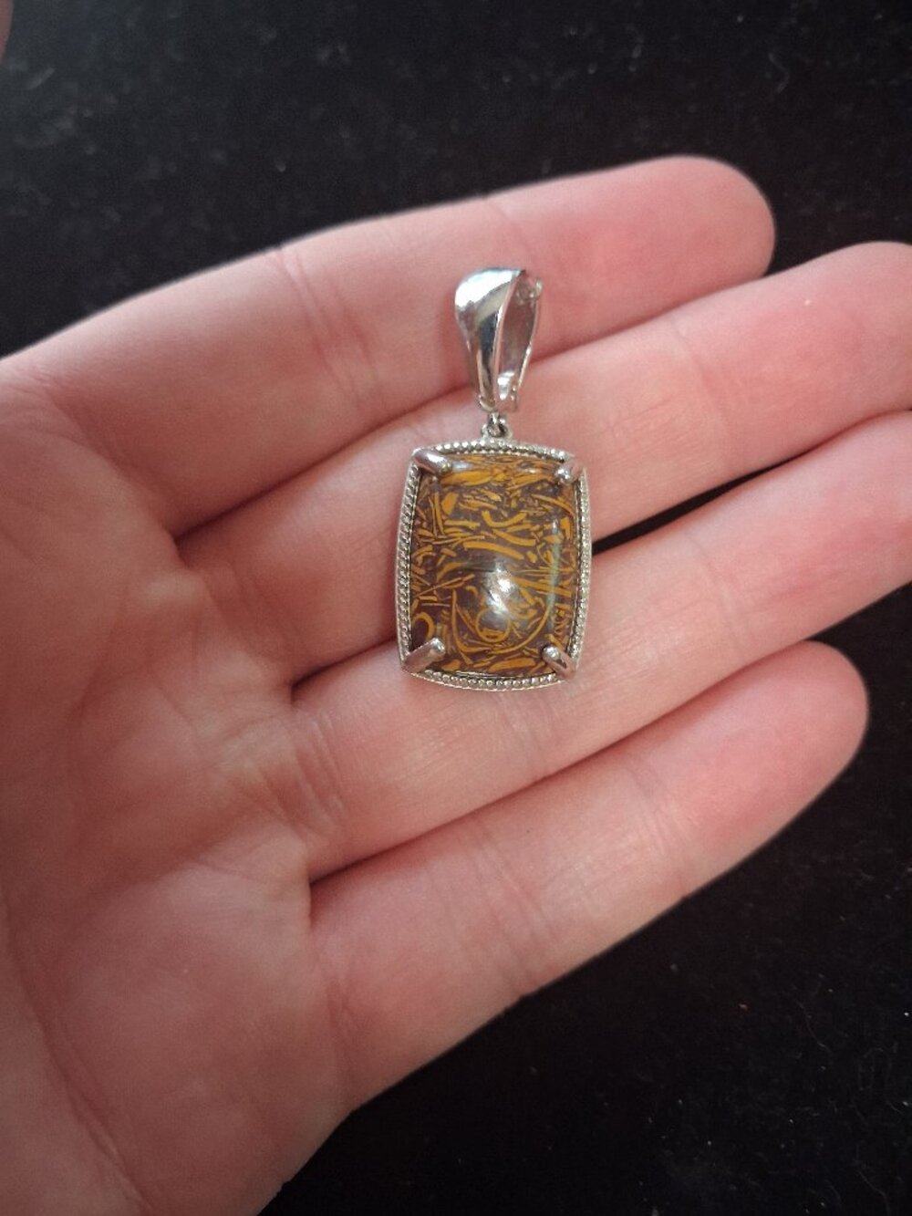 Unique Karis pendant